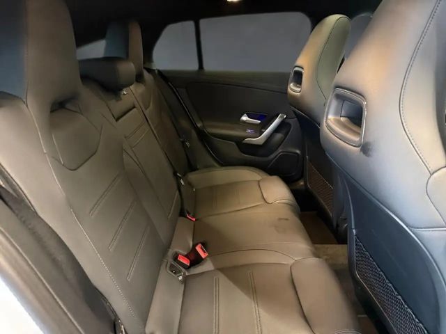 Mercedes-Benz CLA 180 Coupé Shooting Brake