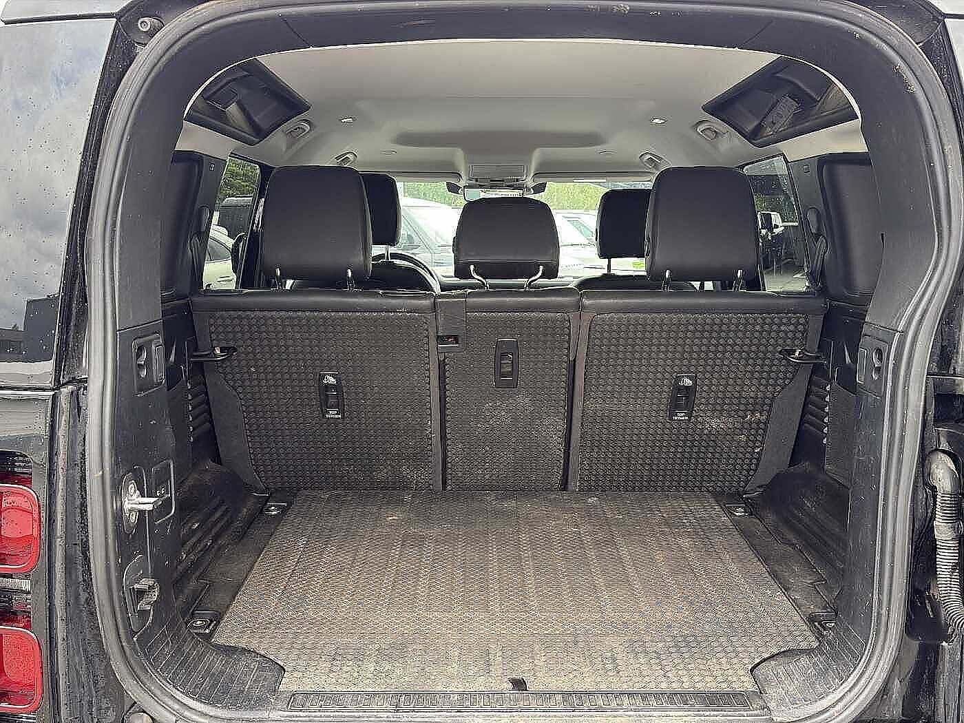 Land Rover Defender 110 S