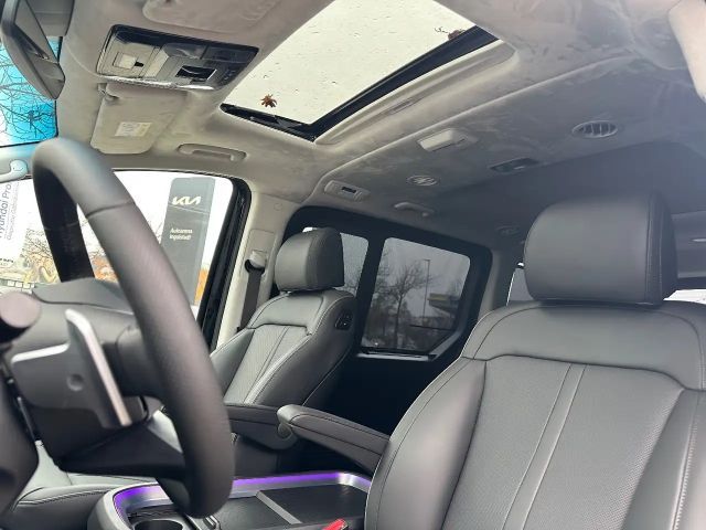 Hyundai Staria Signature