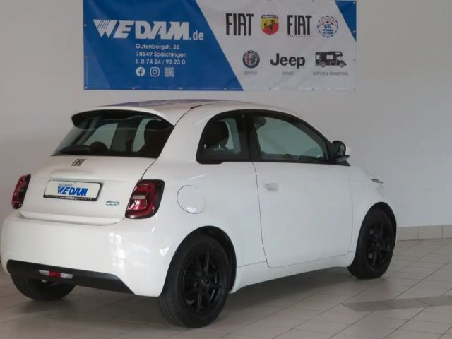 Fiat 500e Action