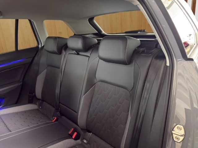 Volkswagen Golf 1.5 eTSI DSG Variant