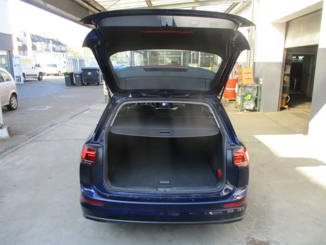 Volkswagen Golf Life Variant