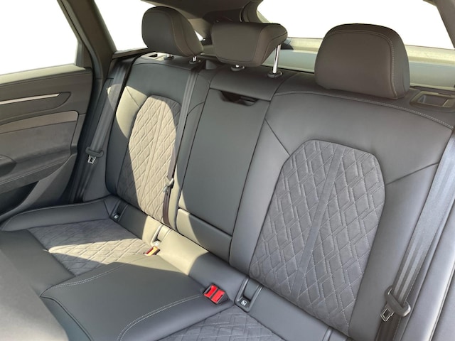 Audi A6 Avant Quattro S-Tronic