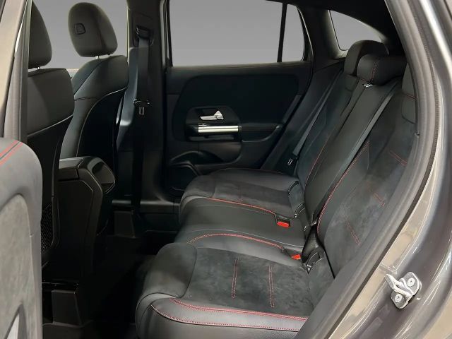 Mercedes-Benz GLA 200 AMG Line