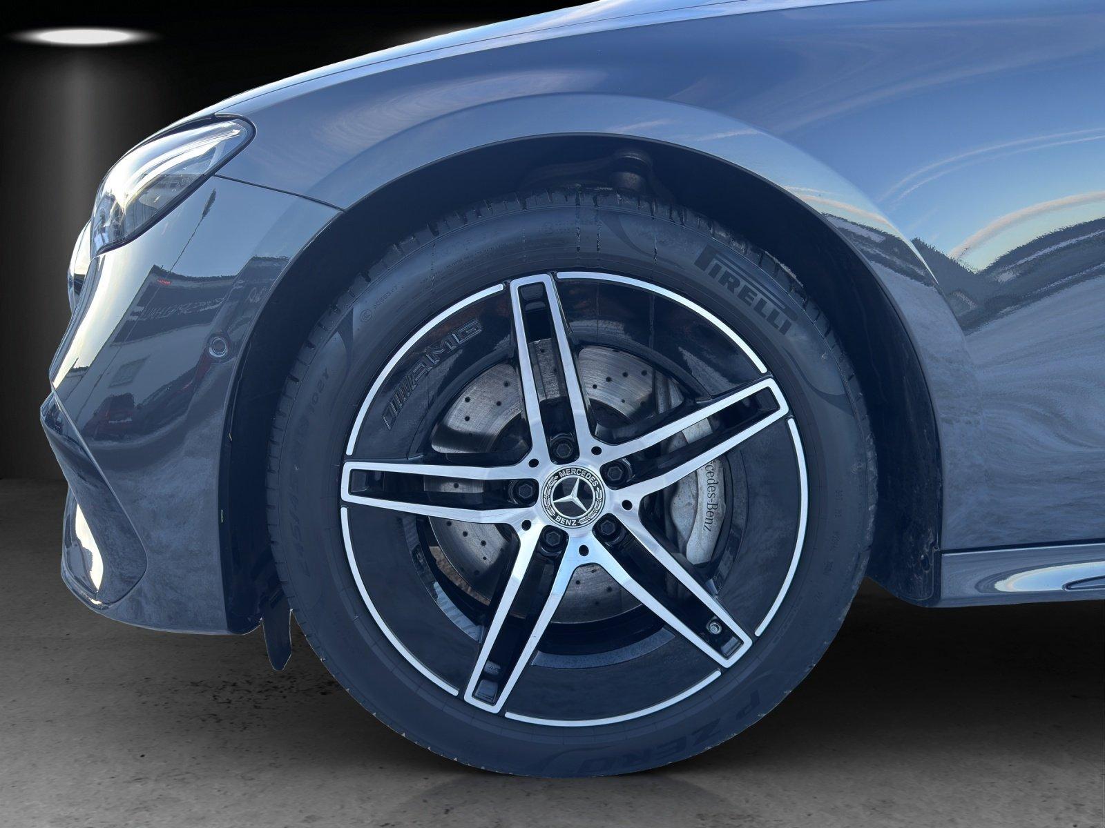 Mercedes-Benz E 220 4MATIC AMG Line E 220 d Estate