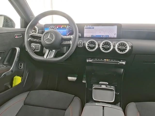 Mercedes-Benz A 200 AMG Line