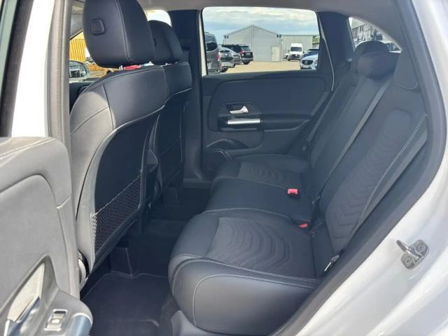 Mercedes-Benz B 200 Sedan