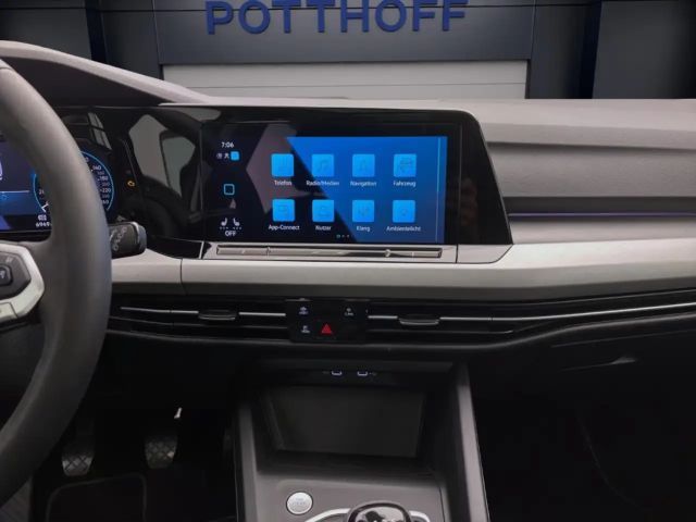 Volkswagen Golf 1.0 TSI IQ.Drive Life Variant