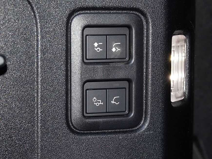 Land Rover Defender 110 Dynamic SE