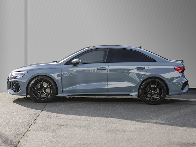 Audi RS3 Quattro S-Tronic Sedan