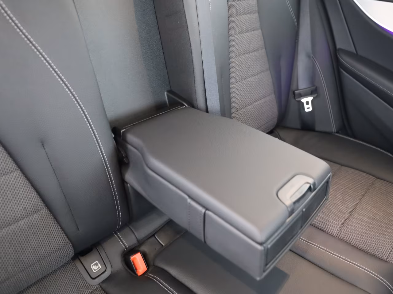 Mercedes-Benz E 220 AVANTGARDE E 220 d Estate