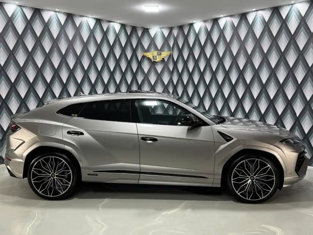 Lamborghini Urus SE // CARBON // UNIKÄT // VOLLE HÜTTE //