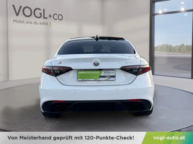 Alfa Romeo Giulia AT8 Q4