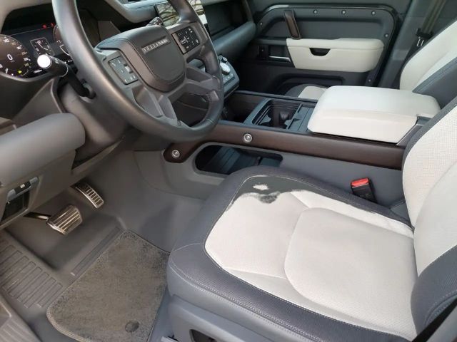 Land Rover Defender 110 D300 Dynamic HSE