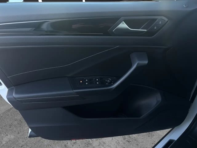 Volkswagen T-Roc IQ.Drive R-Line