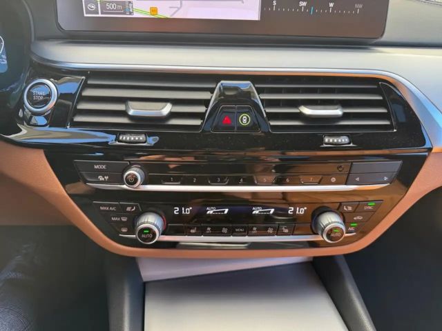 BMW 530 xe LASER+LEDER+HUD+ACC+PANO+DAB+BT+MFL+AHK+