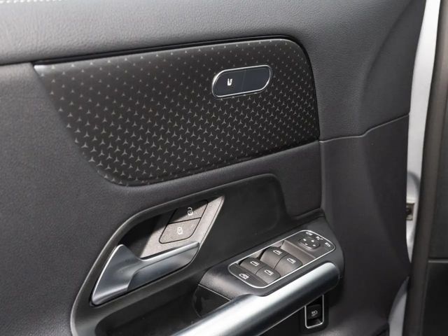 Mercedes-Benz GLA 180 ACC LED Navi SHZ Winterp. Fernlichtass.