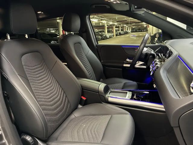 Mercedes-Benz B 180 B 180 d Sedan