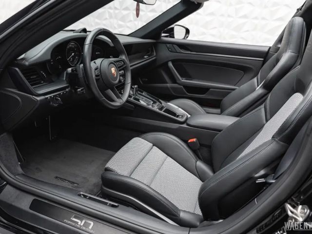 Porsche 992 4 Cabrio GTS Targa