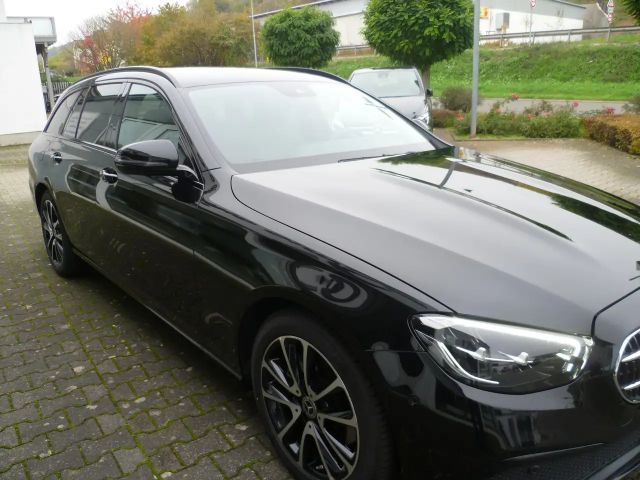 Mercedes-Benz E 220 4MATIC E 220 d