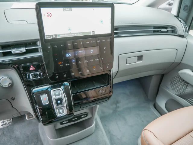 Hyundai Staria Signature