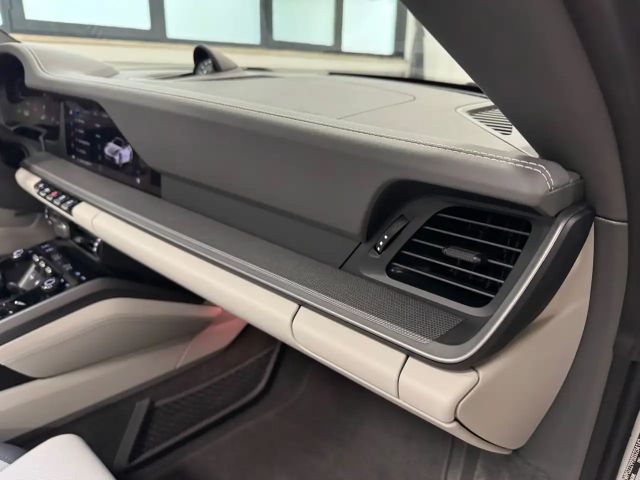 Porsche 992 Cabrio Carrera