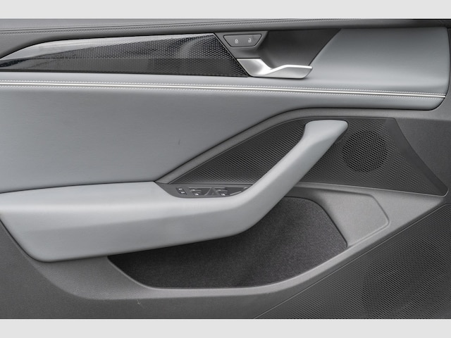 Volkswagen Passat 1.5 eTSI Business Variant