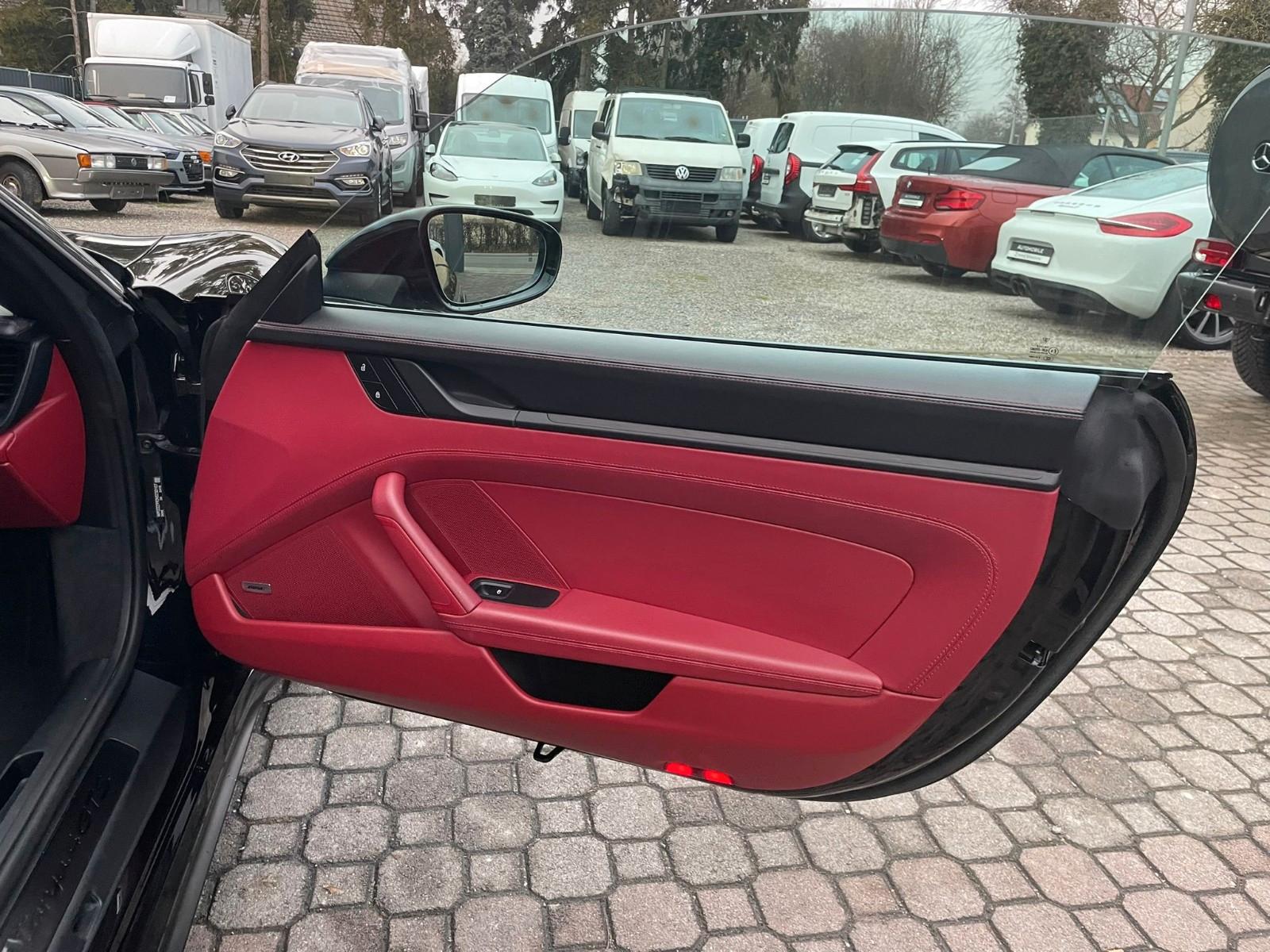 Porsche 911 4 992 Cabriolet GTS Targa