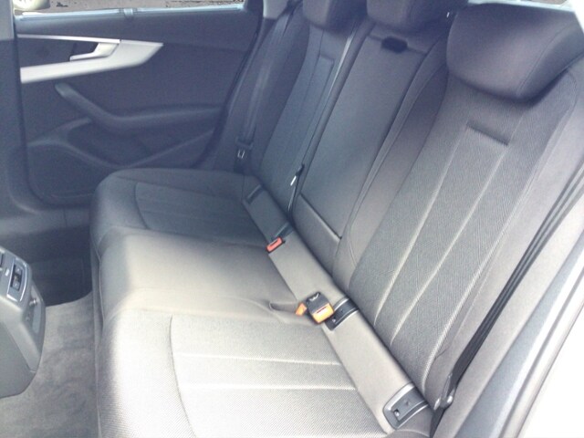 Audi A4 30 TDI Avant S-Tronic