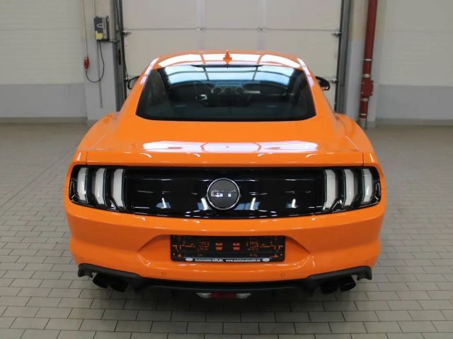 Ford Mustang Fastback GT 5.0 V8
