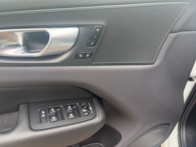 Volvo XC60 Dark Plus