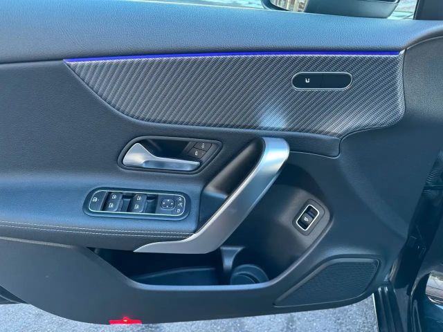 Mercedes-Benz A 180 Pano+Ambiente+MBUX+Keyless+Leder+AMG18`