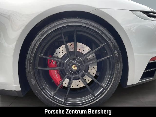 Porsche 992 4 Cabrio GTS Targa