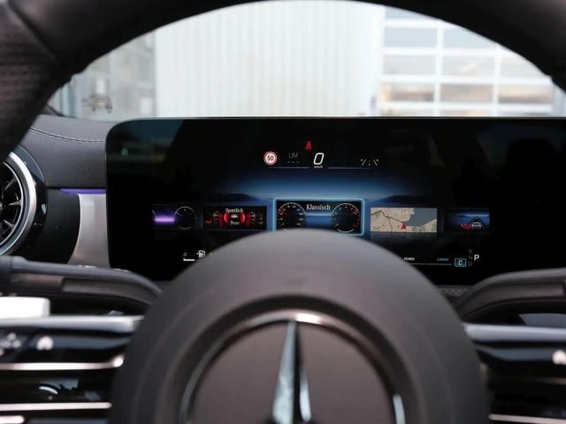 Mercedes-Benz CLA 200 AMG Line Coupé