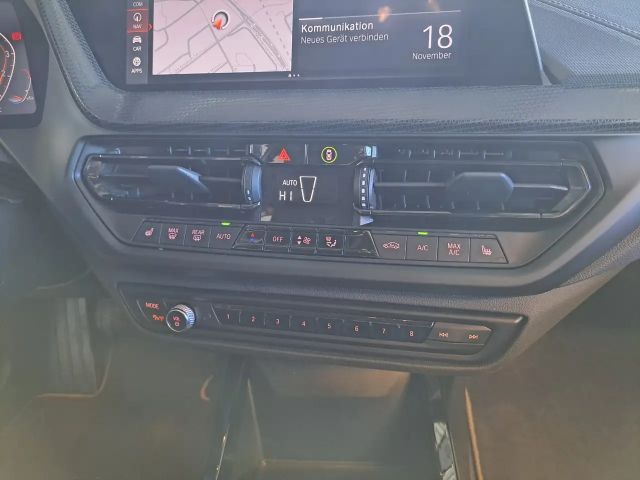 BMW 118 118i Luxury Line Sedan