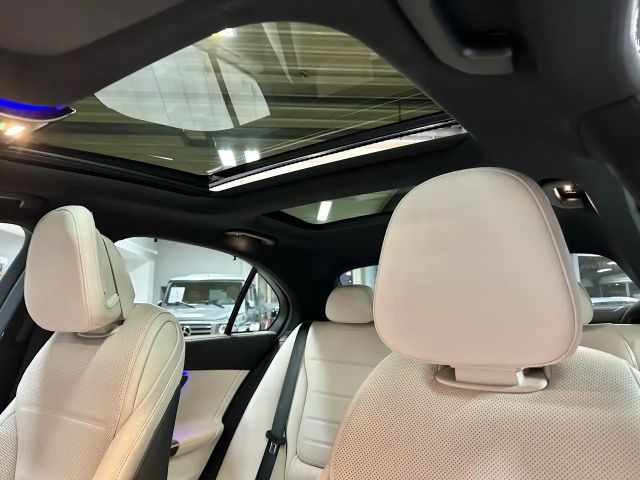 Mercedes-Benz C 200 Sedan