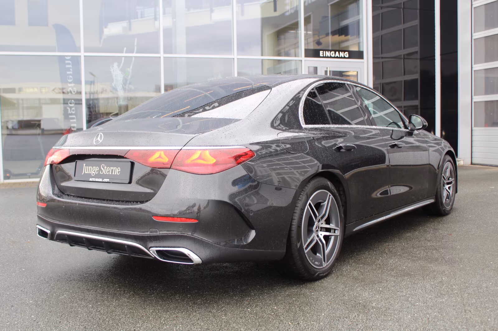 Mercedes-Benz E 200 AMG Line Sedan