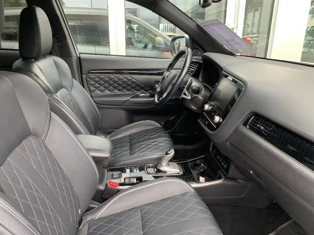 Mitsubishi Outlander 4WD PHEV