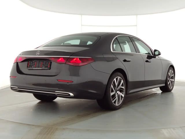 Mercedes-Benz E 200 AVANTGARDE Sedan