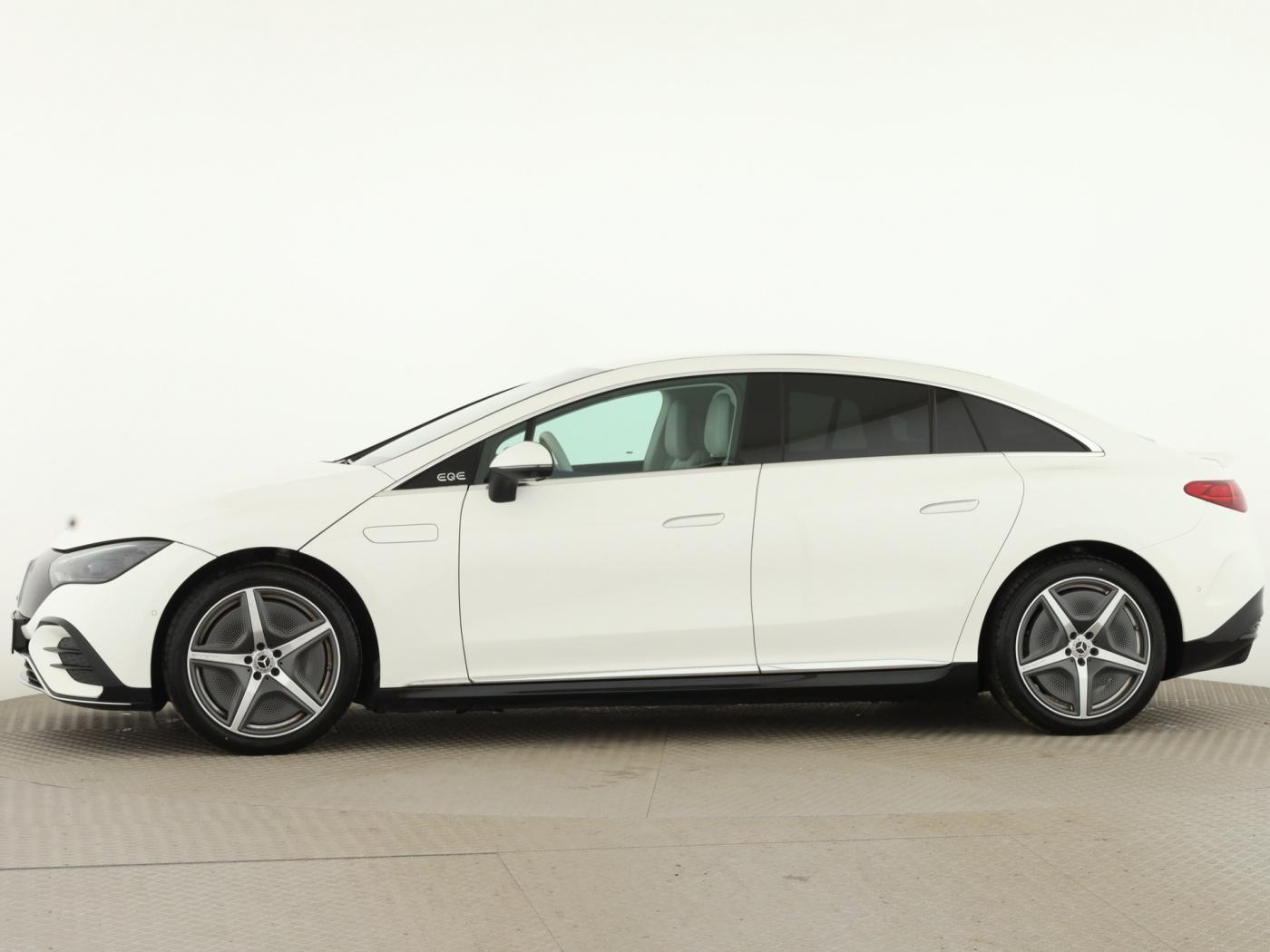 Mercedes-Benz EQE 300 AMG Line Sedan