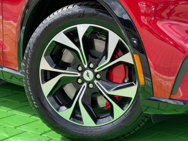 Ford Mustang Mach-E AWD Standard range