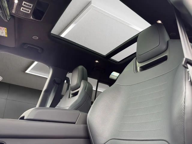 Land Rover Defender 110