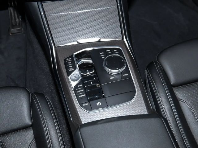 BMW 320 320i M-Sport Sedan