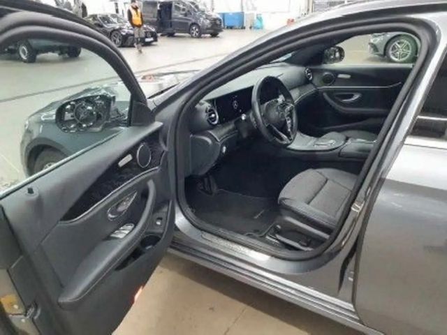 Mercedes-Benz E 220 AVANTGARDE E 220 d Sedan