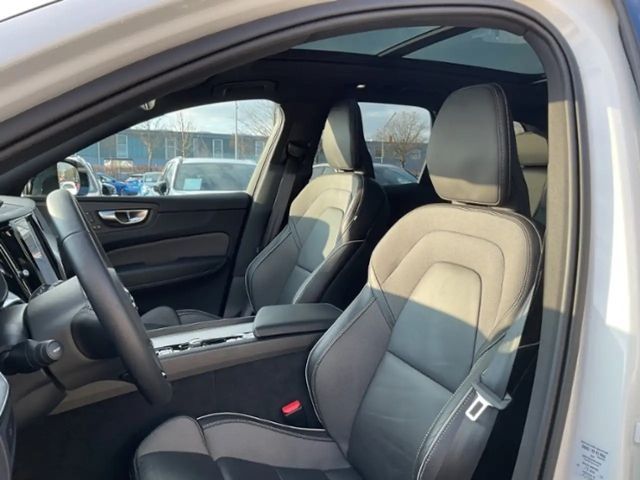 Volvo XC60 Dark Plus