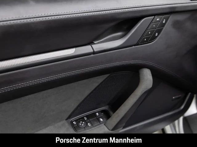 Porsche 992 4 Carrera Coupé GTS