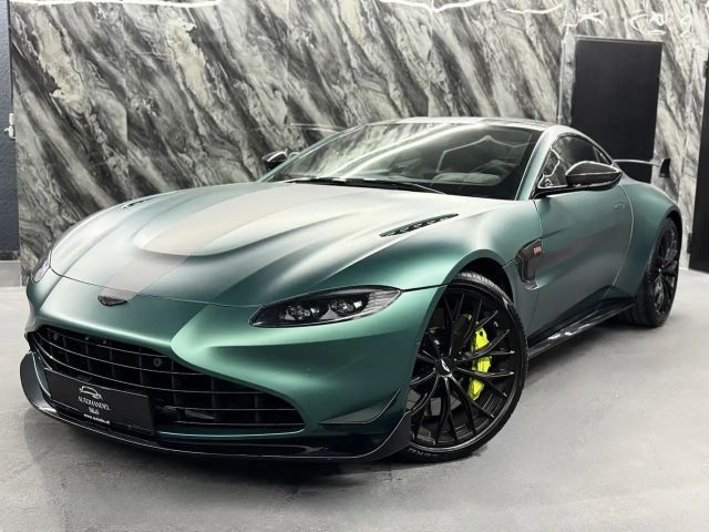 Aston Martin Vantage V8