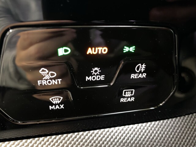 Volkswagen Golf 1.5 eTSI DSG Golf VIII R-Line