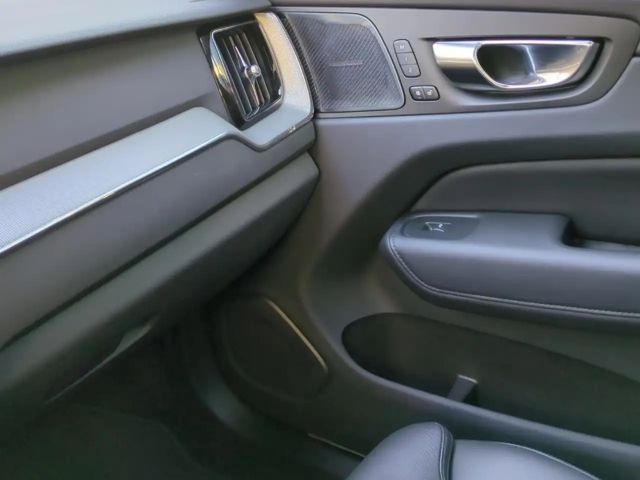 Volvo XC60 AWD Dark Plus