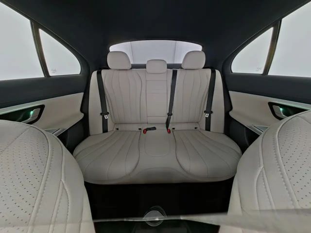 Mercedes-Benz E 220 AMG Line E 220 d Sedan